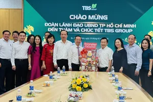 Lãnh đạo UBND TPHCM thăm, chúc tết và động viên doanh nghiệp đầu xuân