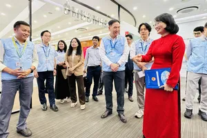 Lãnh đạo UBND TPHCM thăm, chúc tết doanh nghiệp tại Khu Công nghệ cao