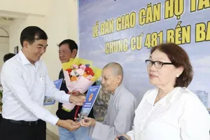 Bàn giao căn hộ tái định cư đợt 1 cho người dân bờ Bắc Kênh Đôi