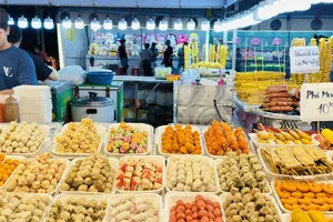 Tuần lễ ẩm thực, mua sắm tại phường Phú Định