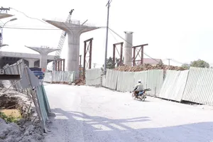 Kiểm tra, chấn chỉnh an toàn giao thông tại các điểm giao cắt Vành đai 3