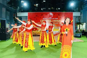 Long Trường rộn ràng liên hoan văn nghệ quần chúng