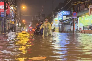 Người dân mong sớm giải quyết triệt để điểm ngập đường Mã Lò chưa đầy 1km