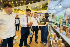 Phường Bình Tây tổ chức xúc tiến thương mại, đối thoại với doanh nghiệp
