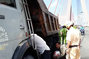  Lực lượng chức năng kiểm tra vụ cháy 