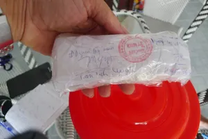                     Gạo  được lấy mẫu để kiểm tra