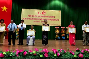  Lễ phong tặng và truy tăng danh hiệu Mẹ Việt Nam anh hùng ở Trà Vinh