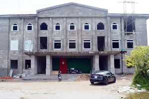Trường THCS Đông Hưng B  xây dựng gần 2 năm vẫn chưa xong