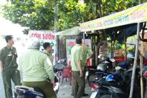 Vụ 6 dĩa cơm giá 1,2 triệu đồng: Phạt chủ quán, kiểm điểm chủ tịch xã 