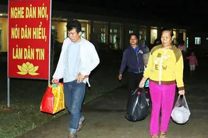 Sáng 26-12, người dân Bến Tre trở về nơi ở  bình thường