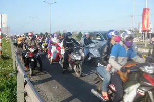 ĐBSCL: Người dân tấp nập trở lại TPHCM làm việc sau Tết