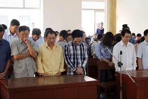 Các bị cáo tại phiên tòa nghe tuyên án