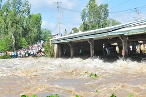 Xả lũ 2 đập Trà Sư và Tha La sáng 31-8