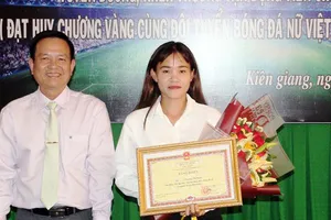 Tỉnh Kiên Giang tặng bằng khen cho cầu thủ Chương Thị Kiều