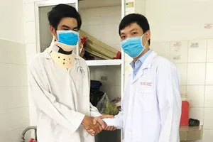 Phẫu thuật thay đĩa đệm nhân tạo cột sống cổ đầu tiên ở ĐBSCL