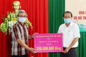 Đồng Tháp tiếp nhận 500 bộ kit xét nghiệm Covid-19