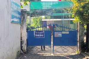 Liên quan vụ nữ sinh nghi tự tử: Tạm đình chỉ hiệu trưởng và hiệu phó Trường THPT Vĩnh Xương 