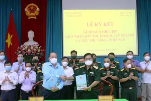 Quân khu 9 hỗ trợ An Giang thu hoạch, vận chuyển nông sản 