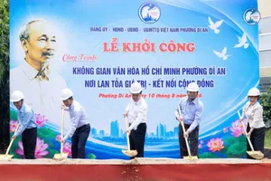 Lãnh đạo phường Dĩ An thực hiện nghi thức khởi công