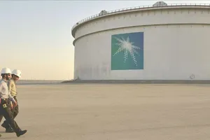 Saudi Arabia giảm giá dầu bán sang châu Á