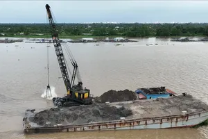 An Giang thành lập 5 tổ chống thất thu cát sông