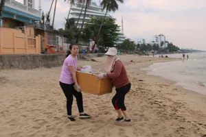 Mỗi ngày người dân Phú Quốc tự nguyện thu gom khoảng 558kg rác thải