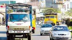 Sẽ khởi tố đối tượng làm giấy tờ giả cho xe hết niên hạn sử dụng