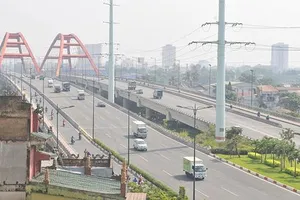 Tuyến đường Phạm Văn Đồng được đầu tư xây dựng bằng hình thức BT. Ảnh: CAO THĂNG 