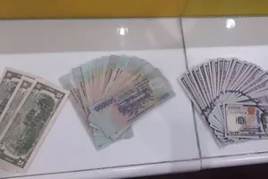 Tổng số tài sản hơn 100 triệu đồng được tài xế trả lại cho hành khách Hàn Quốc