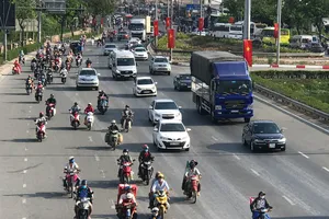 Người dân hối hả trở lại thành phố sau đợt nghỉ lễ