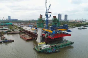 Cầu Thủ Thiêm 2 ngừng thi công  kéo dài sẽ ảnh hưởng nghiêm trọng. Ảnh: QUỐC HÙNG