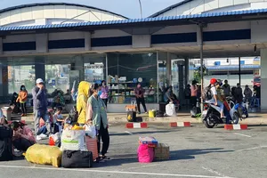 Vĩnh Long đón thêm 1.146 người dân từ TPHCM về quê  ​