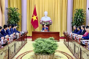 Chủ tịch nước Nguyễn Xuân Phúc tiếp Đoàn đại biểu Ban Thanh niên, Đảng Dân chủ Tự do Nhật Bản. Ảnh: QUẾ SƠN