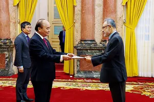 Chủ tịch nước Nguyễn Xuân Phúc tiếp các Đại sứ trình Quốc thư 