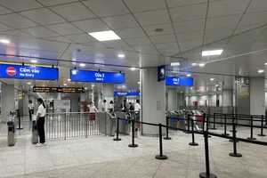 TPHCM: Cấp thẻ căn cước, tài khoản định danh điện tử cho công dân tại nhà ga metro