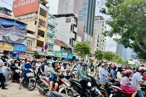 Tuyến đường nào cấm xe, điểm giữ xe có phép ở khu vực trung tâm TPHCM trong dịp lễ 30-4?