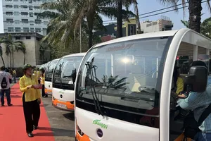 Ga metro Bến xe Suối Tiên phục vụ xe điện đưa hành khách viếng nghĩa trang liệt sĩ Thành phố