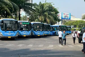 Ra mắt hệ thống thanh toán không dùng tiền mặt trên xe buýt, metro