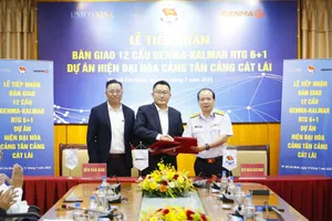 Tân Cảng Sài Gòn tiếp nhận 12 cẩu khung Genma - Kalmar RTG6+1