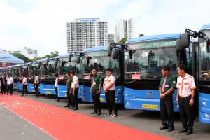 Tiếp tục đưa vào vận hành 443 xe buýt điện trên 35 tuyến