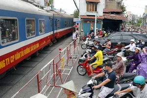 TPHCM xử lý dứt điểm lối đi tự mở qua đường sắt