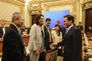 TPHCM đẩy mạnh thanh toán không tiền mặt trong giao thông công cộng