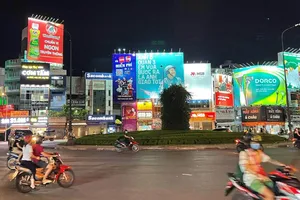 Thí điểm quảng cáo tạo nguồn thu bảo trì hạ tầng giao thông