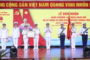 Công ty CP ICD Tân Cảng Sóng Thần đón nhận Huân chương Lao động hạng Nhì