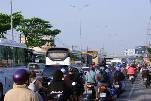 TPHCM tăng cường đảm bảo trật tự an toàn giao thông đợt cao điểm Tết Nguyên đán