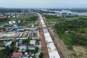 Gói thầu xây lắp 5, Vành đai 3 đoạn trên cao qua các phường Long Bình, Long Trường, và phường Tăng Nhơn Phú đang khẩn trương tăng tốc thi công.