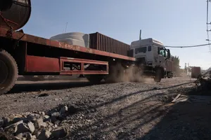 Đường vào cảng Tân Thuận xuống cấp nghiêm trọng