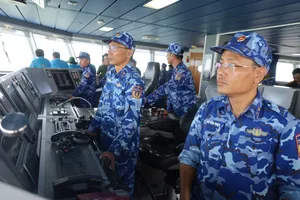 Tàu CSB 8001 khảo sát vùng biển từ Vũng Tàu đến Đông cửa Định An