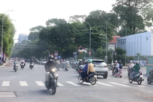 Ngày thứ hai phân luồng giao thông thi công Metro số 2, người dân vẫn lúng túng