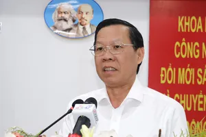 Đồng chí Phan Văn Mãi phát biểu tại hội nghị. Ảnh: NGÔ BÌNH